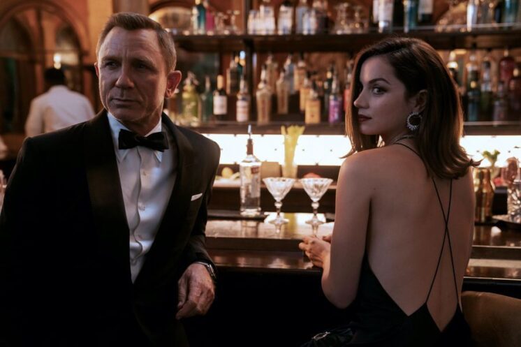 Daniel Craig y Ana de Armas en 'Sin Tiempo para Morir'
