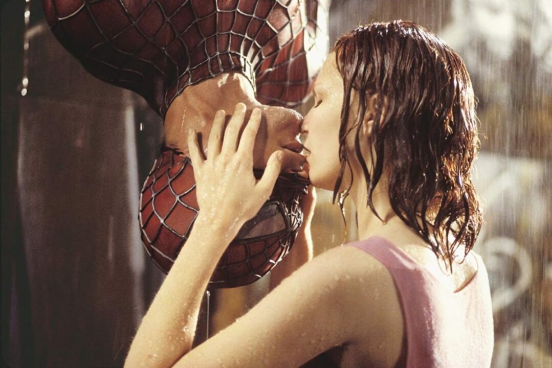 Beso entre Spider-Man y MJ