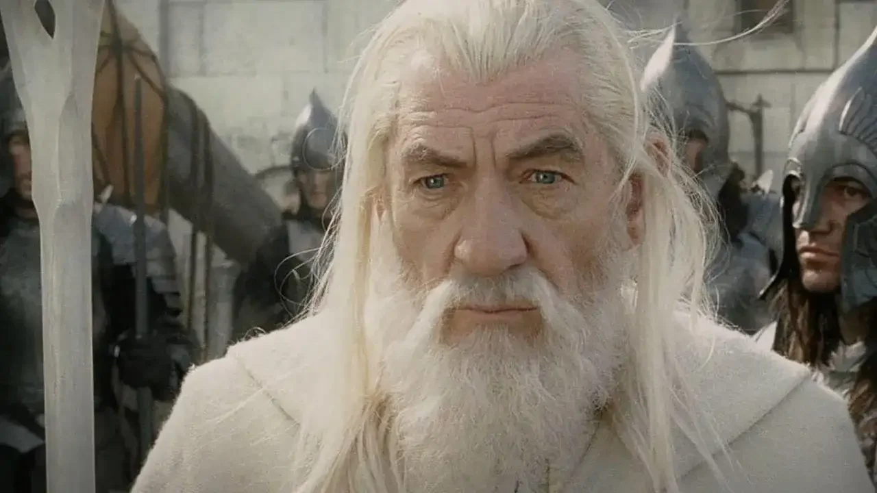 ¿Por qué Gandalf pasa de gris a blanco en El Señor de los anillos?